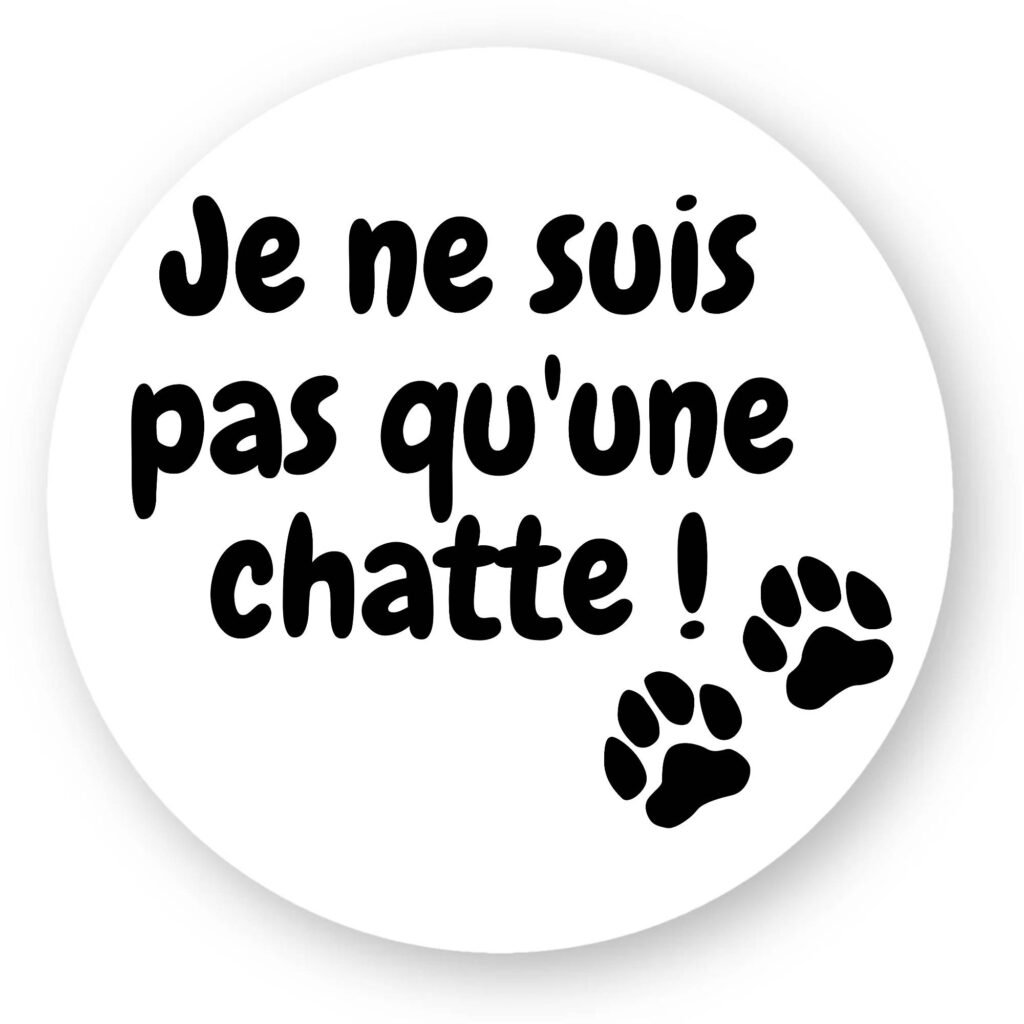 Sticker découpe ronde - Je ne suis pas qu'une chatte